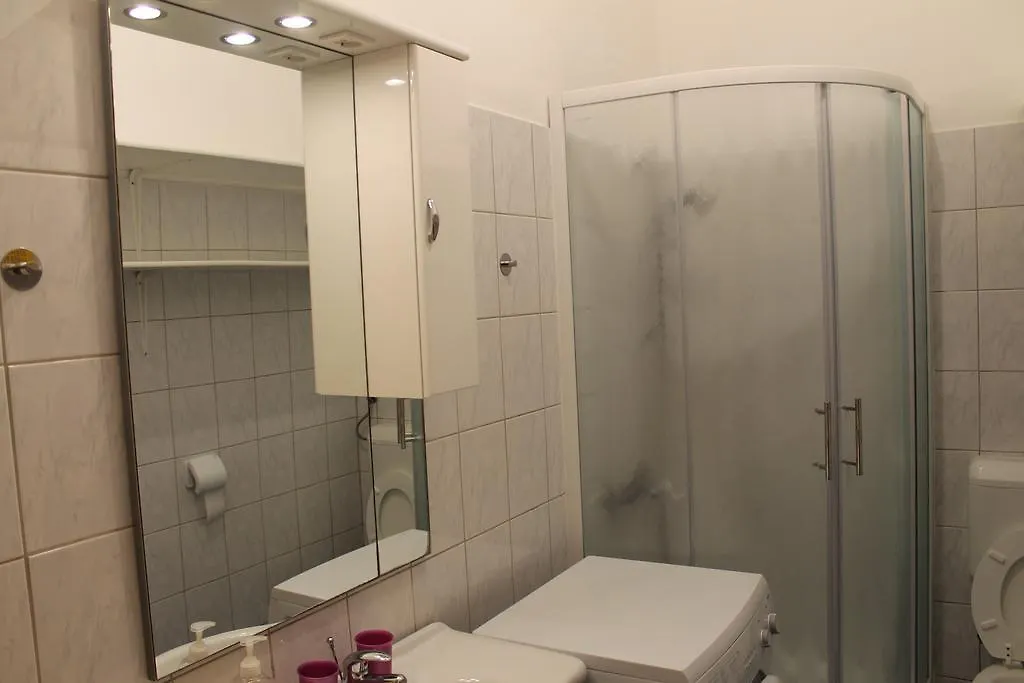 Apartment Nera Pula 0*,